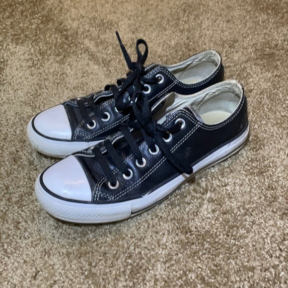 Converse Shoes - Classic Converse, Women's Size 7 (Black & White)